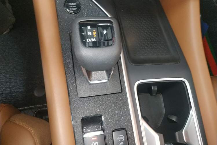 Used Nissan Pathfinder 2024 380 VC-TURBO Four-Wheel Drive Intelligent Driving Version 7 Seats Gear Lever