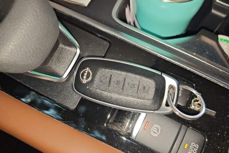 Used Nissan Pathfinder 2024 380 VC-TURBO Four-Wheel Drive Intelligent Driving Version 7 Seats Vehicle Key