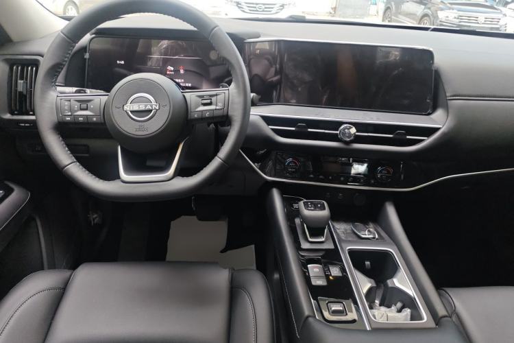 Used Nissan Pathfinder  Center Console