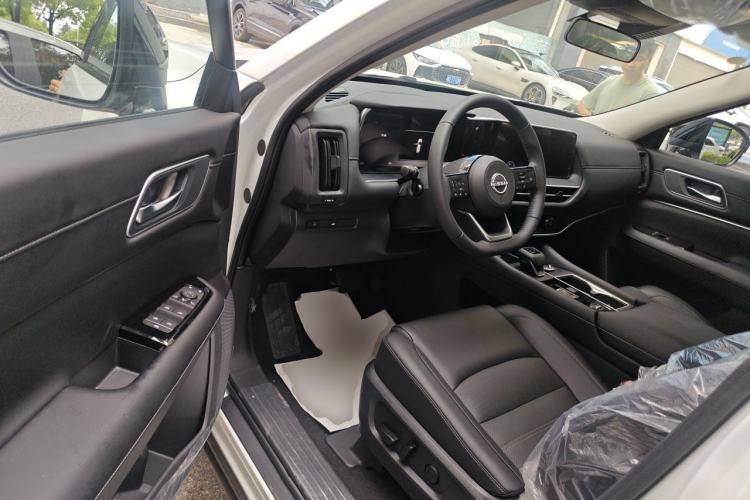 Used Nissan Pathfinder  Driver Seat