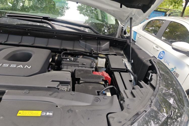 Used Nissan Pathfinder  Engine Bay Left