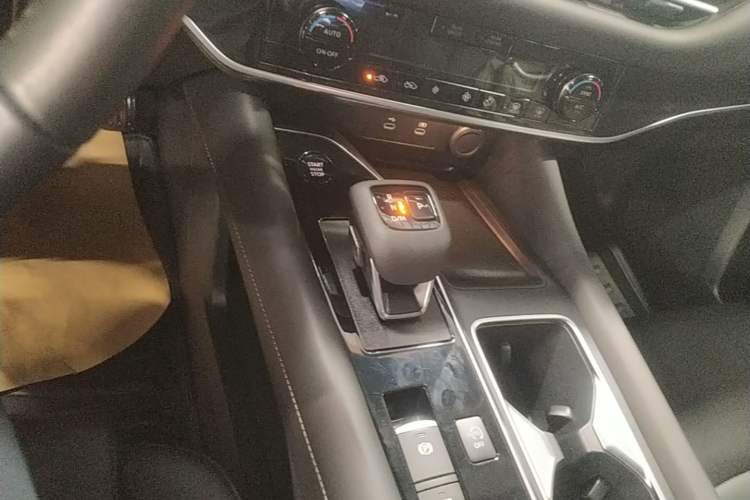 Used Nissan Pathfinder 2024 380 VC-TURBO Two-Wheel Drive Smart Enjoyment Edition 6 Seats Gear Lever