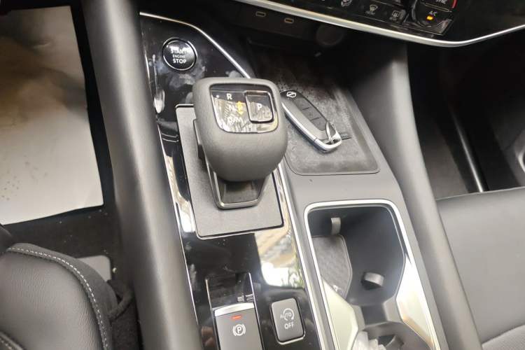 Used Nissan Pathfinder  Gear Lever