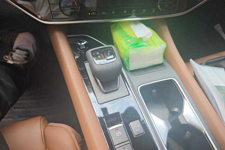 Used Nissan Pathfinder 2024 380 VC-TURBO Four-Wheel Drive Intelligent Driving Version 6 Seats Gear Lever
