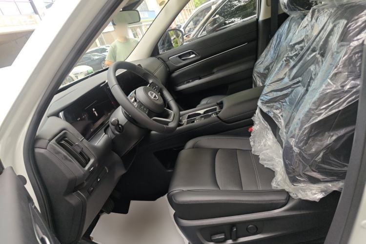 Used Nissan Pathfinder  Left Front Seat