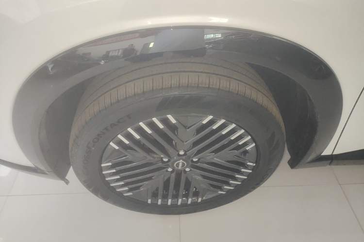 Used Nissan Pathfinder 2024 380 VC-TURBO Four-Wheel Drive Intelligent Driving Version 6 Seats Left Front Wheel Hub