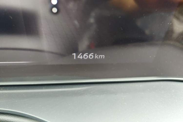 Used Nissan Pathfinder  Odometer Close Up