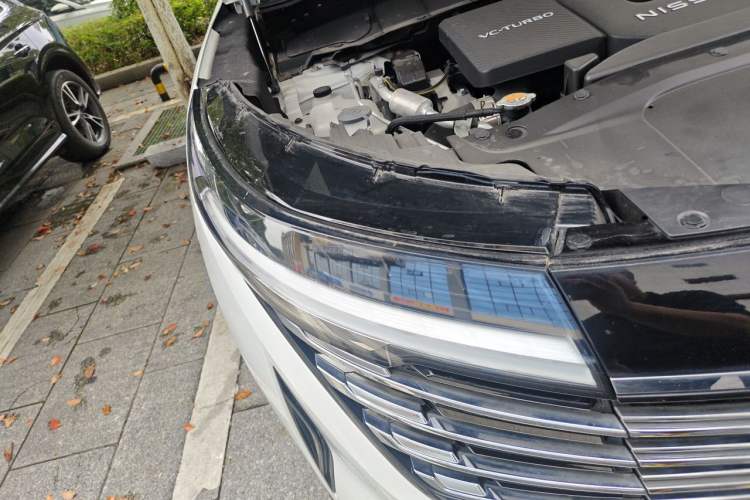 Used Nissan Pathfinder  Right Front Headlight