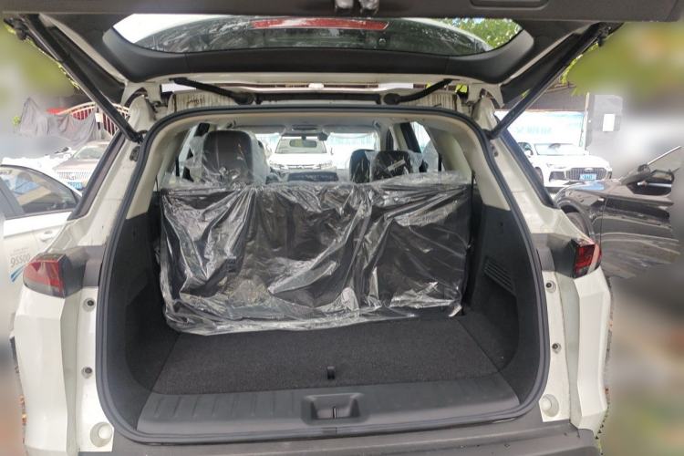 Used Nissan Pathfinder  Trunk