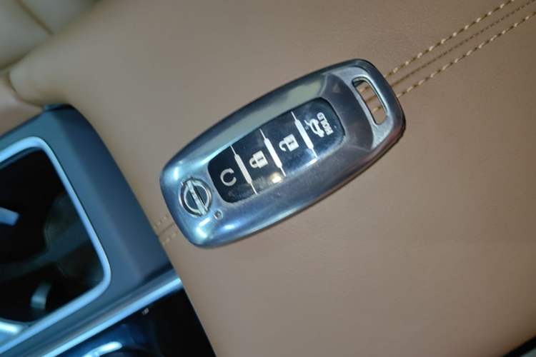 Used Nissan Pathfinder 2024 380 VC-TURBO Four-Wheel Drive Intelligent Driving Version 6 Seats Vehicle Key