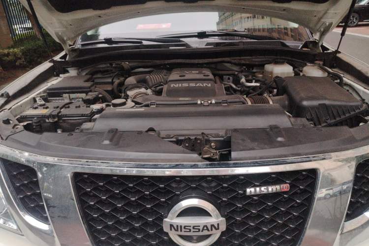 Used Nissan Patrol  Engine Bay