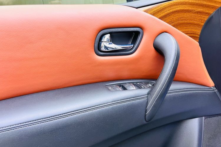 Used Nissan Patrol  Interior 10