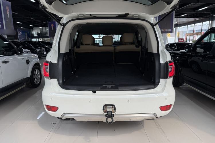 Used Nissan Patrol  Interior 10