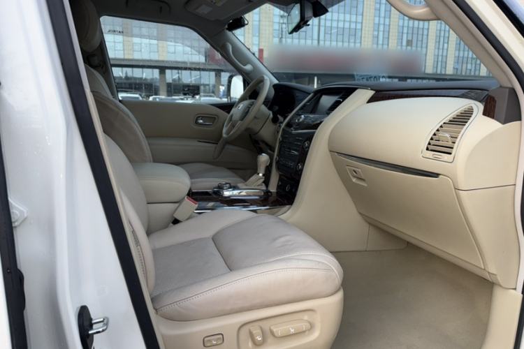 Used Nissan Patrol  Interior 10