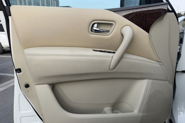 Used Nissan Patrol  Interior 11