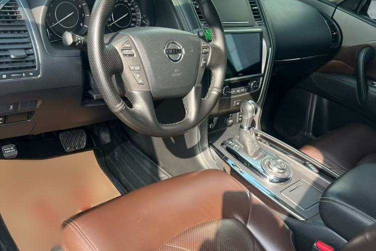 Used Nissan Patrol  Interior 2