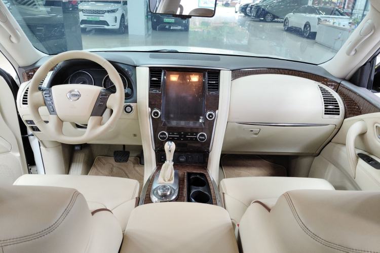 Used Nissan Patrol  Interior 3