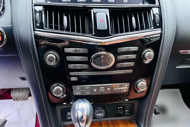 Used Nissan Patrol  Interior 5