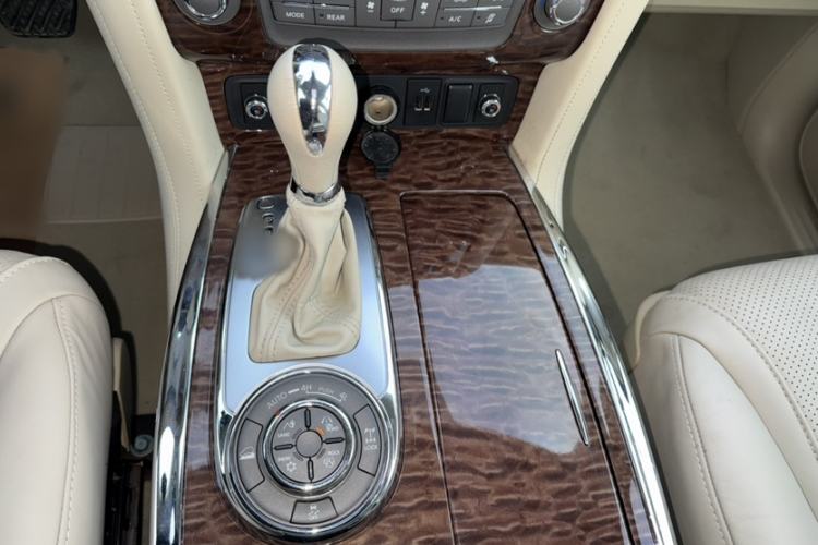 Used Nissan Patrol  Interior 5