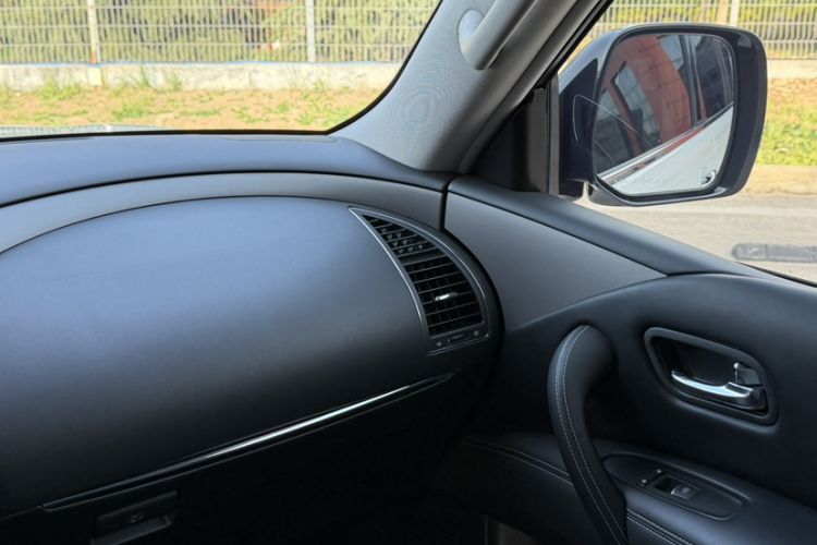 Used Nissan Patrol  Interior 7