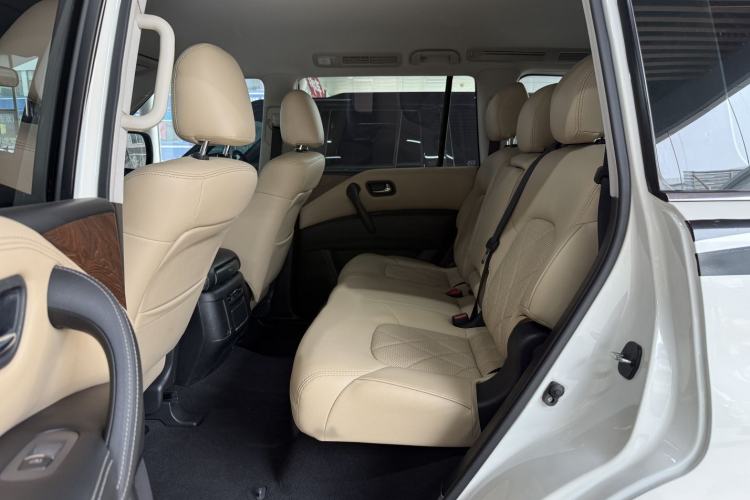 Used Nissan Patrol  Interior 7