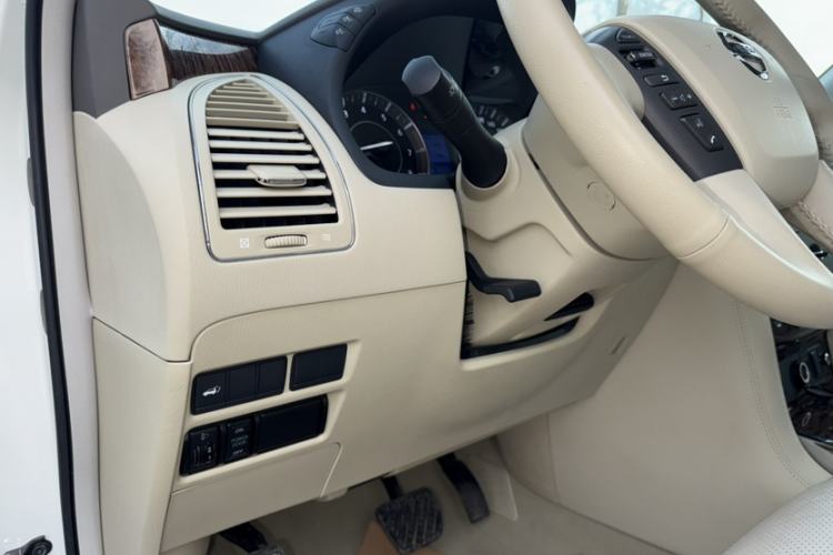 Used Nissan Patrol  Interior 9