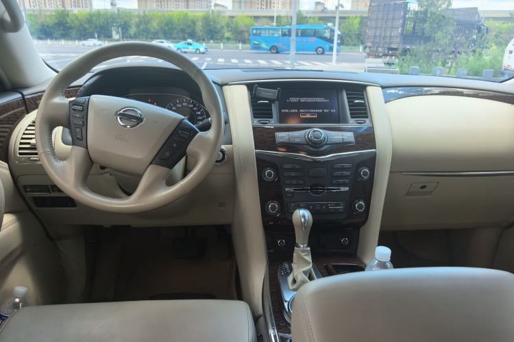 Used Nissan Patrol 2012 5.6L V8 Flagship Edition Center Console