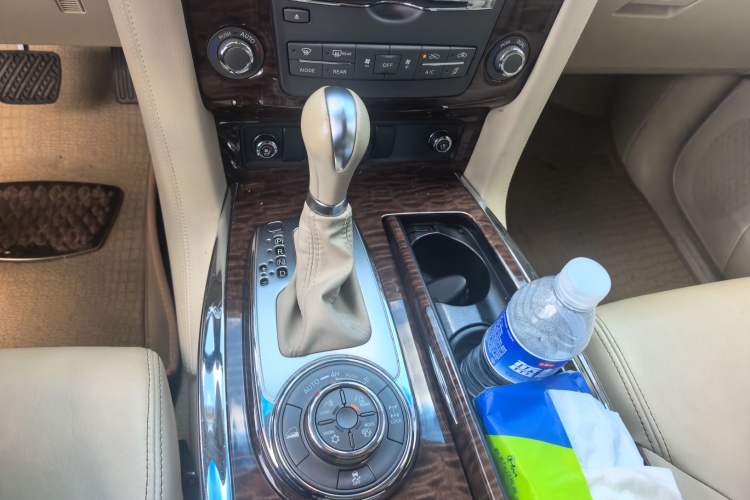 Used Nissan Patrol 2012 5.6L V8 Flagship Edition Gear Lever