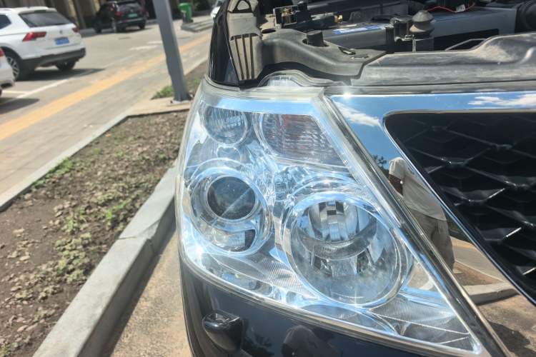 Used Nissan Patrol 2012 5.6L V8 Flagship Edition Right Front Headlight