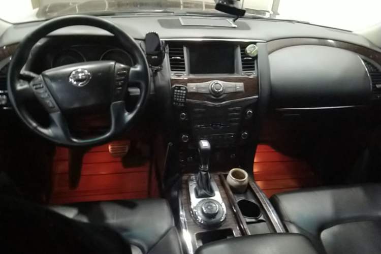 Used Nissan Patrol 2012 5.6L V8 Flagship Edition Center Console