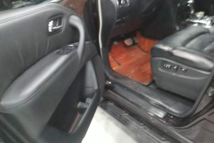 Used Nissan Patrol 2012 5.6L V8 Flagship Edition Driver Seat