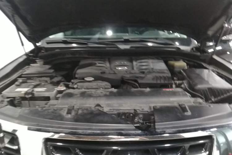 Used Nissan Patrol 2012 5.6L V8 Flagship Edition Engine Bay