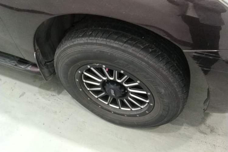 Used Nissan Patrol 2012 5.6L V8 Flagship Edition Right Front Wheel Hub