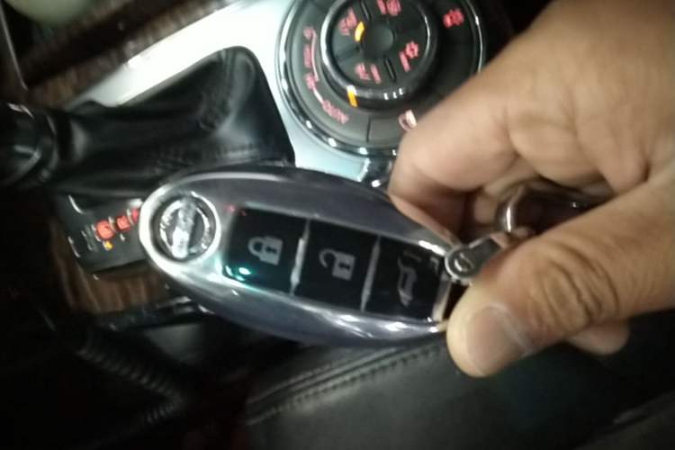 Used Nissan Patrol 2012 5.6L V8 Flagship Edition Vehicle Key