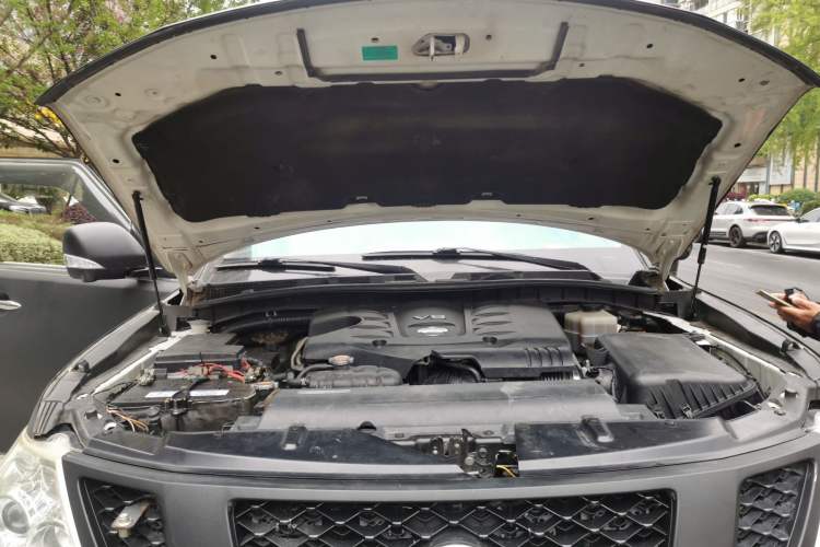 Used Nissan Patrol 2012 5.6L V8 Flagship Edition Engine Bay