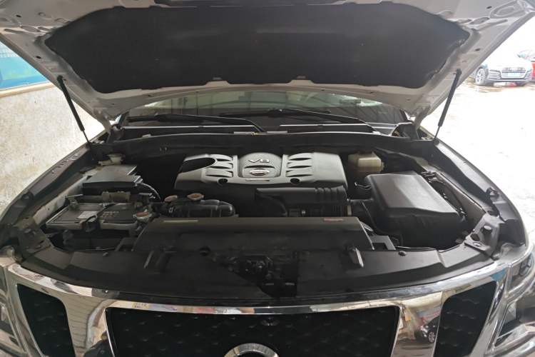 Used Nissan Patrol 2012 5.6L V8 Flagship Edition Engine Bay