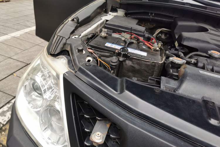 Used Nissan Patrol 2012 5.6L V8 Flagship Edition Engine Bay Right