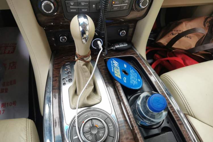 Used Nissan Patrol 2012 5.6L V8 Flagship Edition Gear Lever