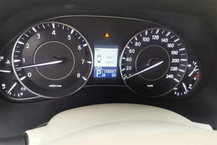 Used Nissan Patrol 2012 5.6L V8 Flagship Edition Odometer Close Up