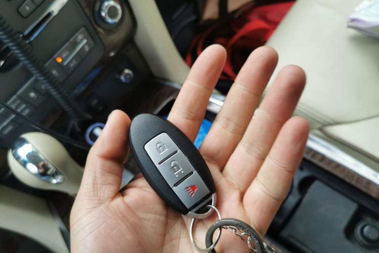 Used Nissan Patrol 2012 5.6L V8 Flagship Edition Vehicle Key