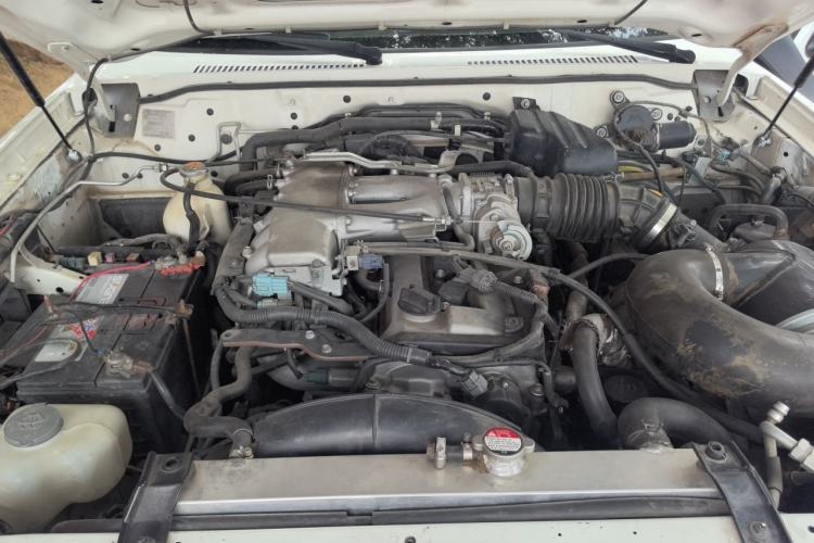 Used Nissan Patrol 2014 Y61 4.8L Pickup Engine Bay