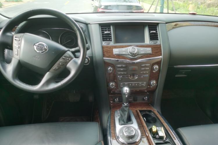 Used Nissan Patrol 2014 5.6L LE Center Console
