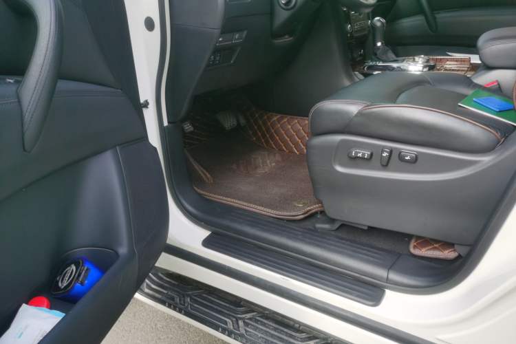 Used Nissan Patrol 2014 5.6L LE Driver Seat