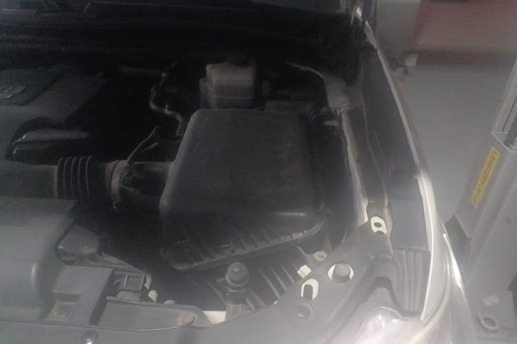 Used Nissan Patrol 2014 5.6L LE Engine Bay Left