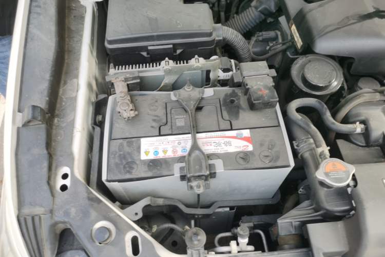 Used Nissan Patrol 2014 5.6L LE Engine Bay Right