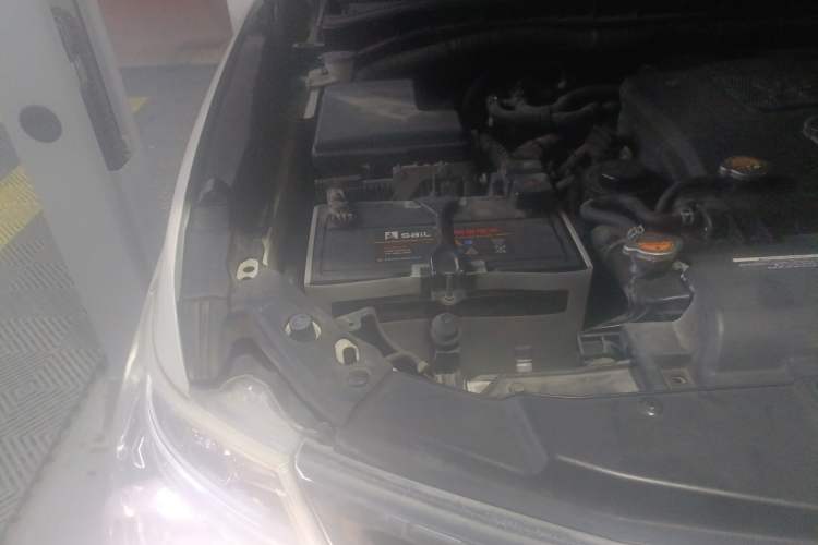 Used Nissan Patrol 2014 5.6L LE Engine Bay Right