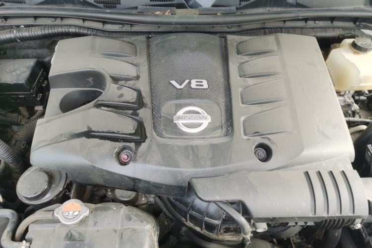 Used Nissan Patrol 2014 5.6L LE Engine Bay
