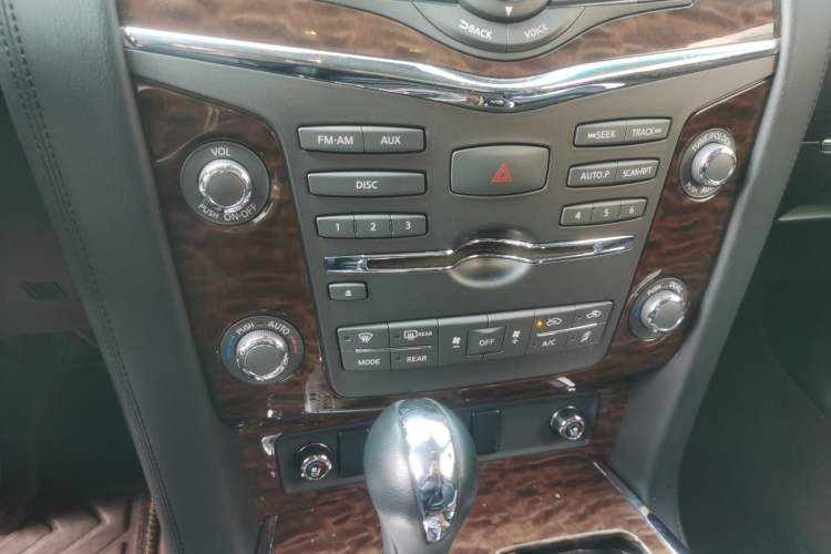 Used Nissan Patrol 2014 5.6L LE Gear Lever