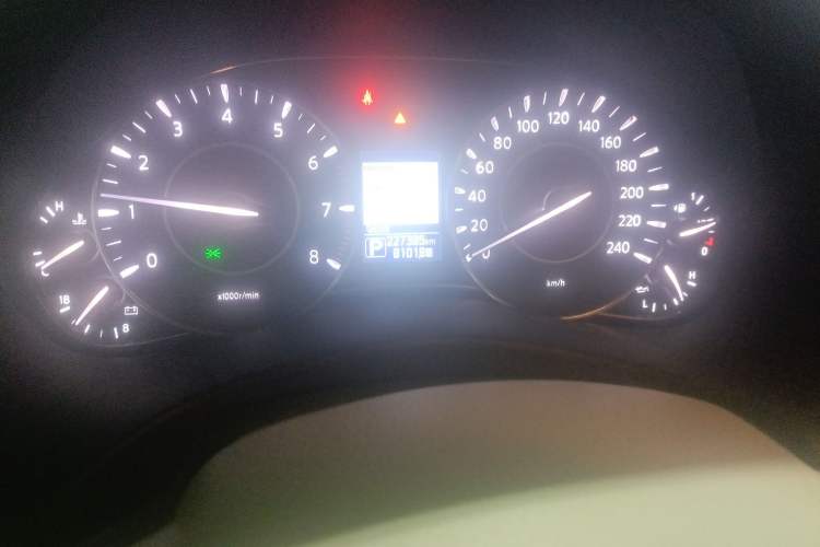 Used Nissan Patrol 2014 5.6L LE Odometer Close Up