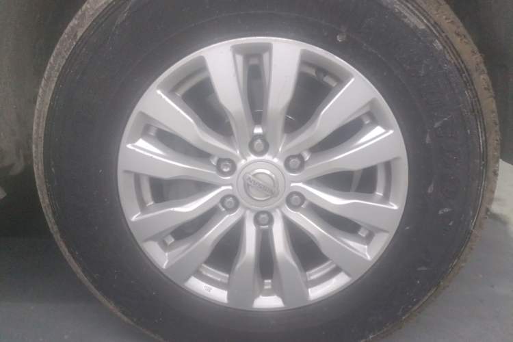 Used Nissan Patrol 2014 5.6L LE Right Front Wheel Hub
